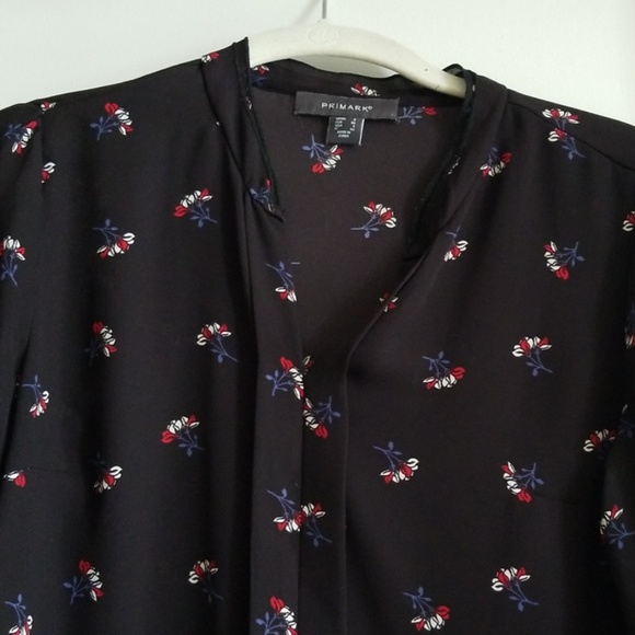 Flowered blouse - Picture 2 of 3